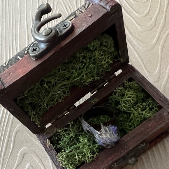 Wood and resin ring - Picture 7 of 7